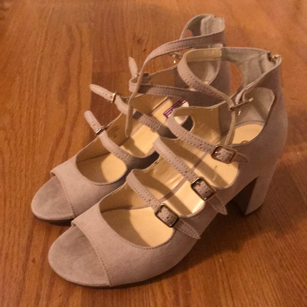 BRAND NEW Unisa Heels size 8